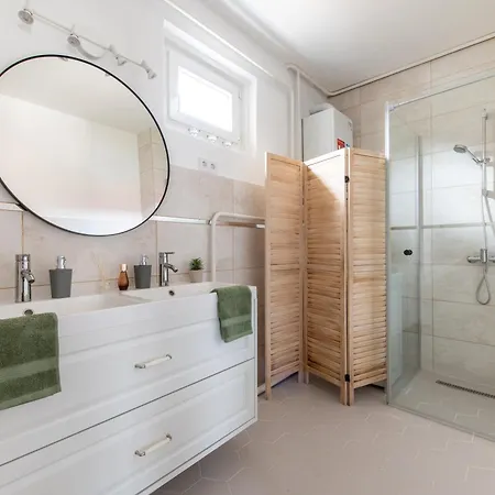 Nyaraló Delfin Szív Háza - Szauna és Jakuzzi